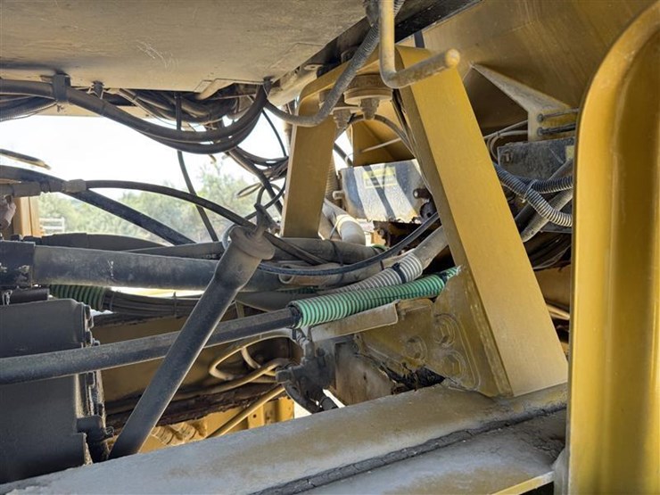 2005-john-deere-70-image-25