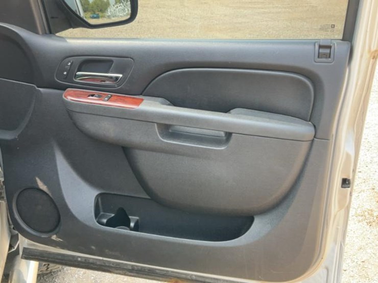 2011-chevrolet-silverado-image-101