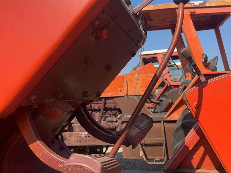 allis-chalmers-7040-tractor-image-26