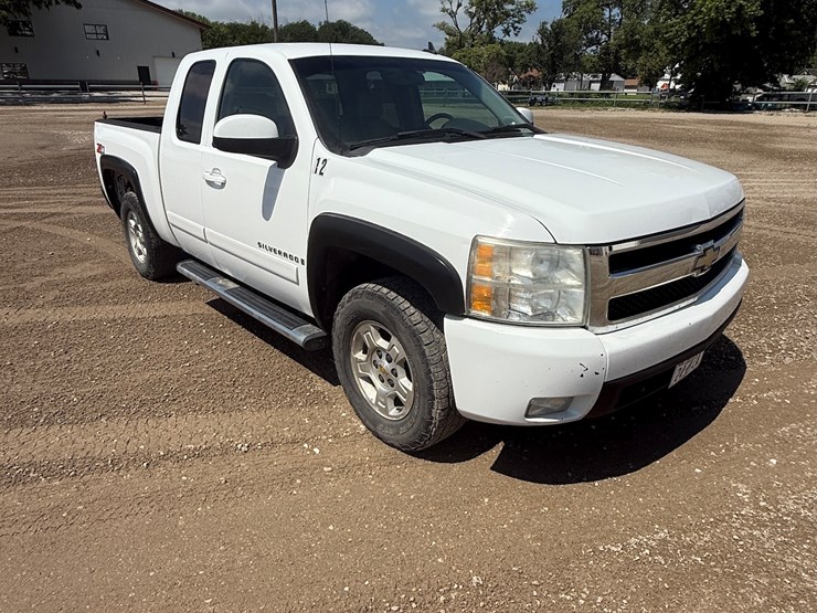 2008-chevrolet-k1500-image-3