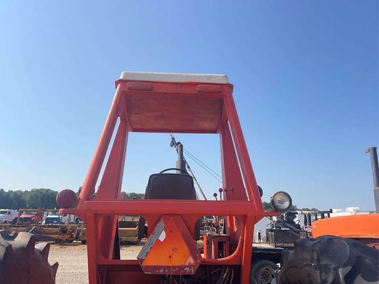 allis-chalmers-7040-tractor-image-14