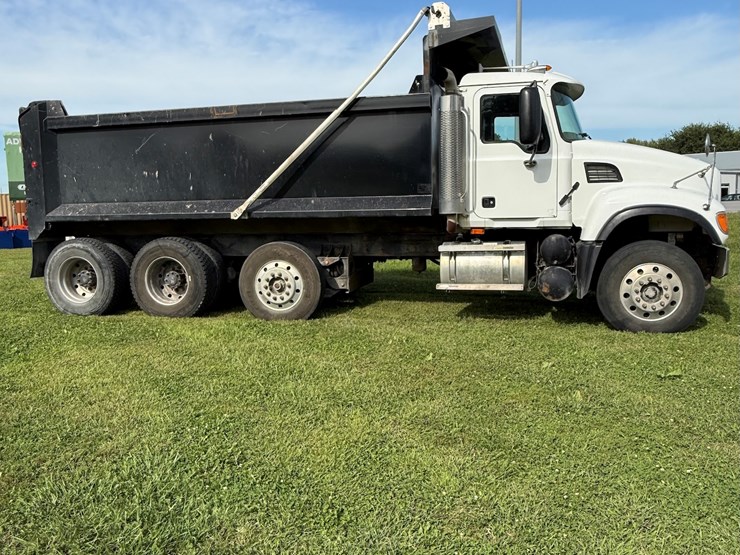 #16-•-2006-mack-cv713-granite-triple-axle-conventional-dump-truck-image-8