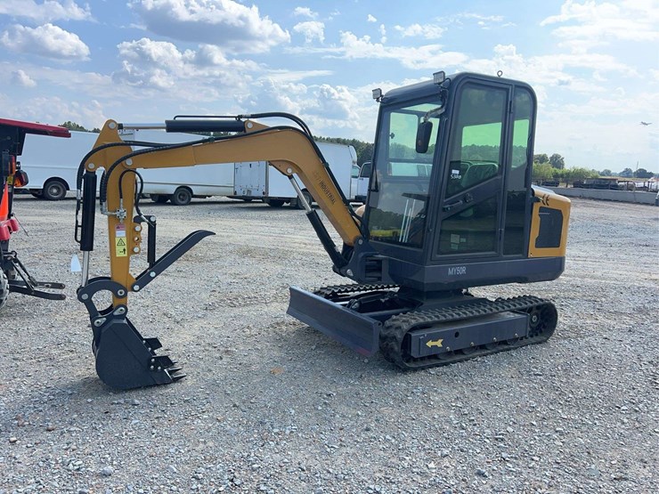 agt-my50r-mini-excavator-image-1