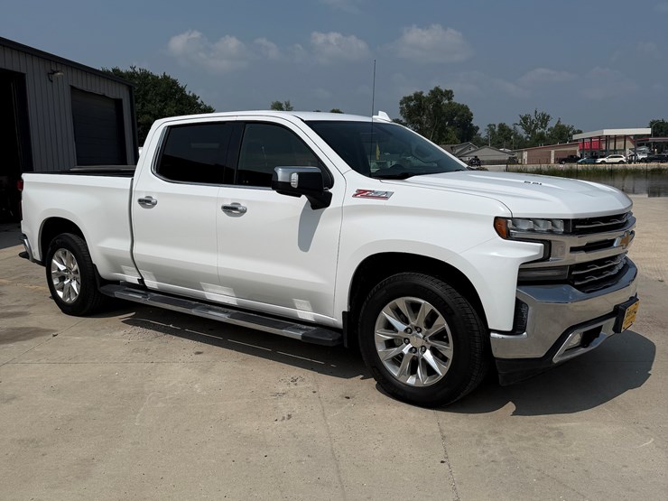 2019-chevrolet-silverado-image-3