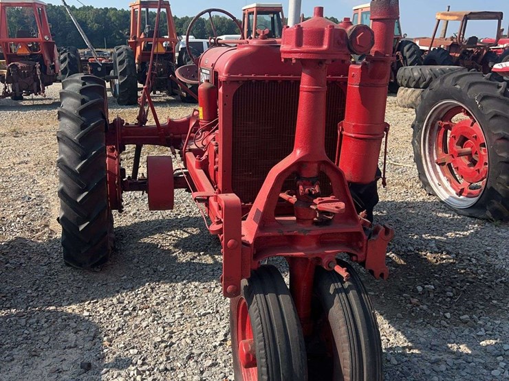 farmall-f-20-tricycle-tractor-image-6