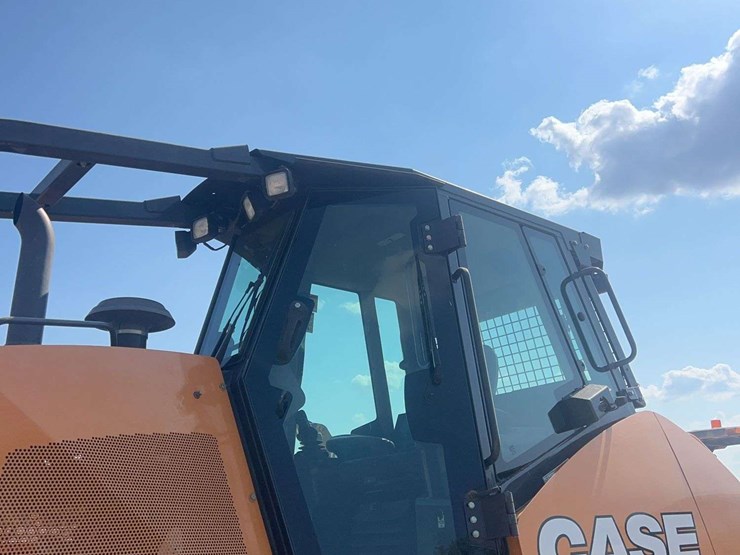 2021-case-1150m-cab-dozer-image-12