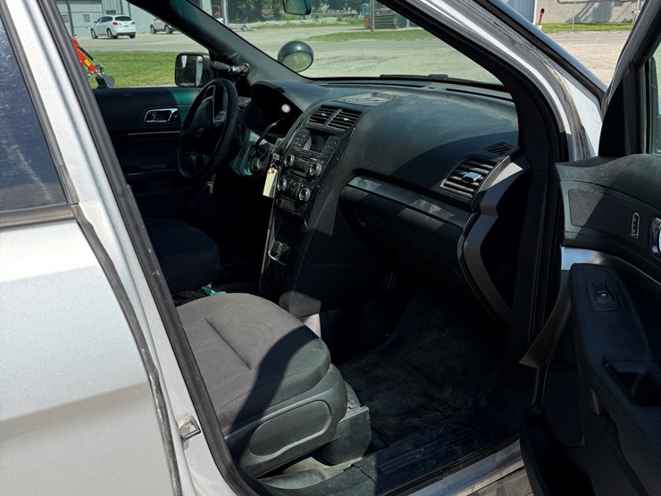 2016-ford-explorer-police-interceptor-image-9