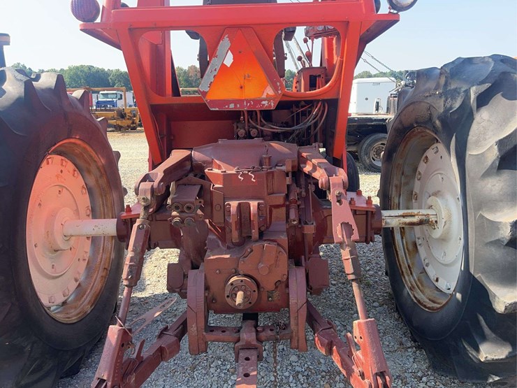 allis-chalmers-7040-tractor-image-13