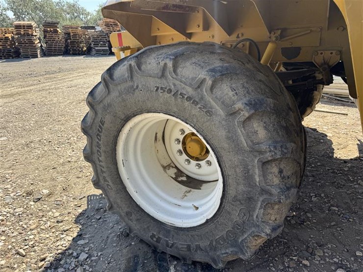 2005-john-deere-70-image-41