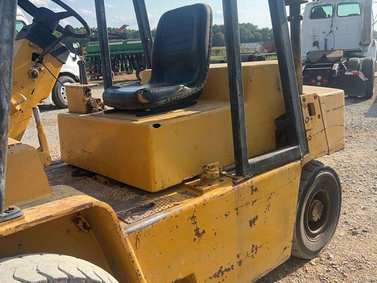 cat-v80d-warehouse-forklift-image-10
