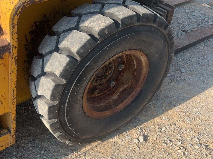 cat-v80d-warehouse-forklift-image-19