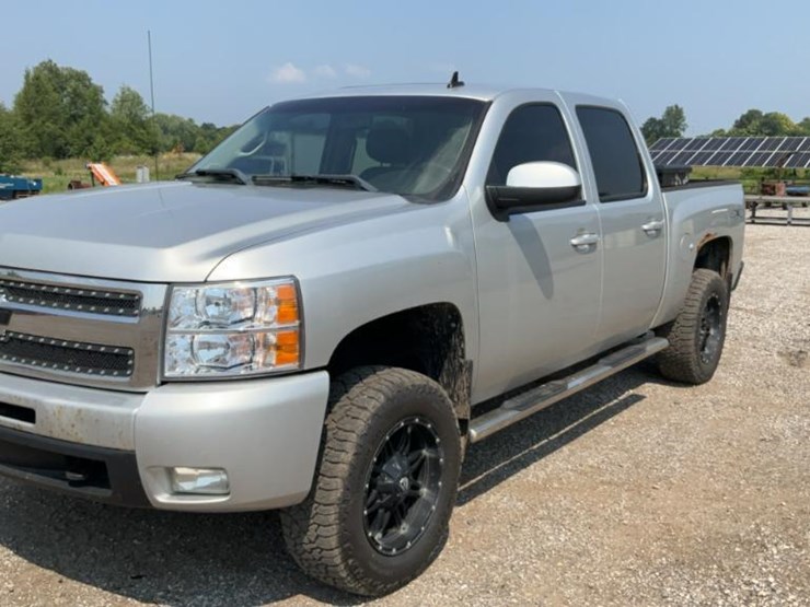 2011-chevrolet-silverado-image-1