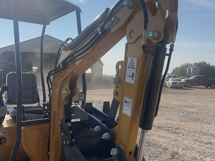 agt-mx12rx-mini-excavator-image-7