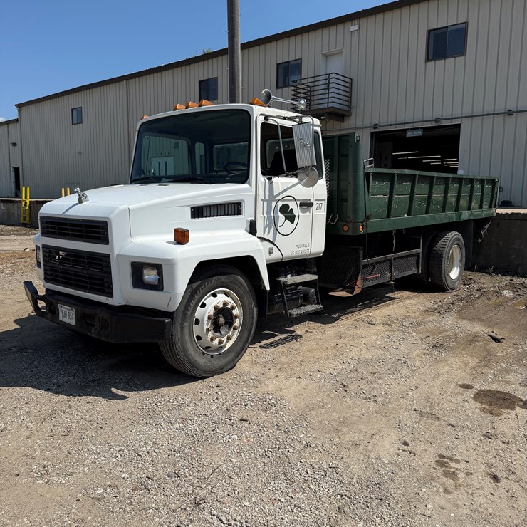 #104 • 1998 Mack Single Axle Dually Dump Truck