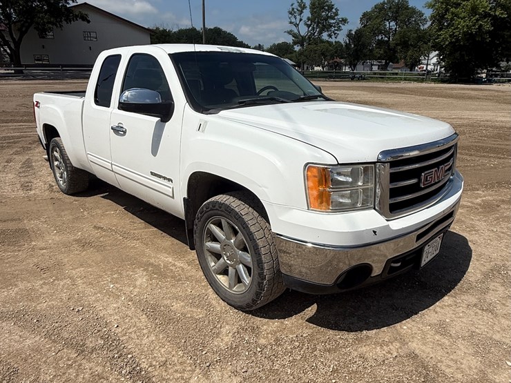 #13-•-2012-gmc-k1500-sierra-sle-extended-cab-4x4-pickup-image-3