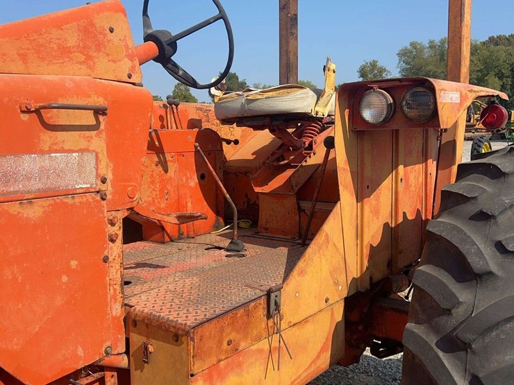 allis-chalmers-xt-series-3-tractor-image-11