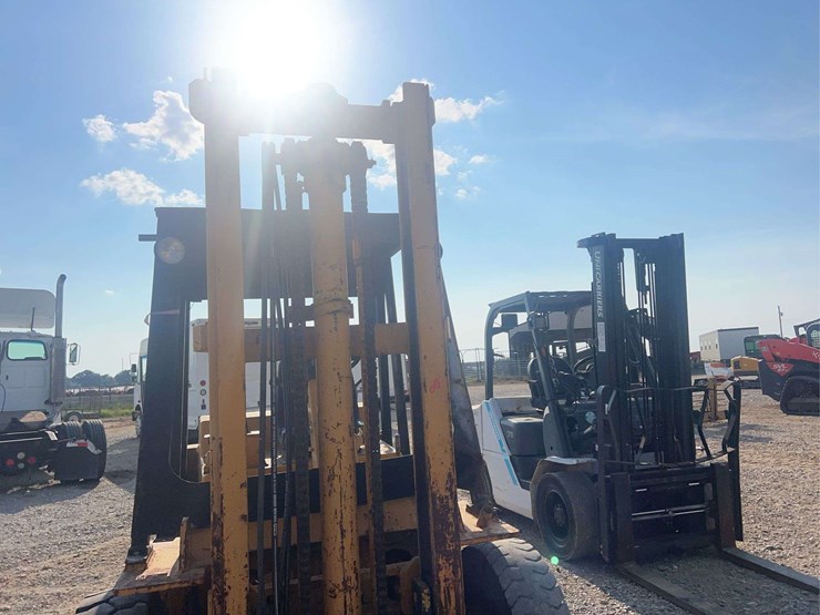 cat-v80d-warehouse-forklift-image-8