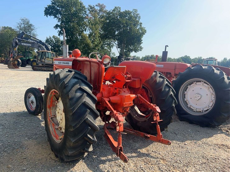 allis-chalmers-d17-tractor-image-2