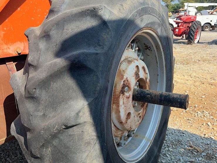 allis-chalmers-7080-tractor-image-12