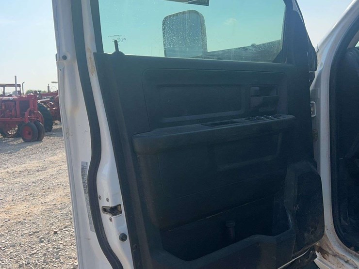 2018-dodge-ram-4500-image-30