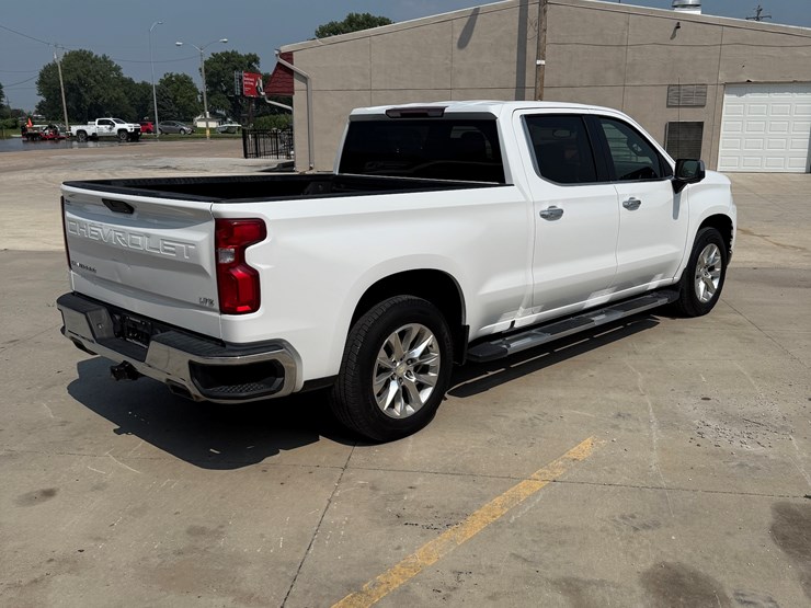 2019-chevrolet-silverado-image-25