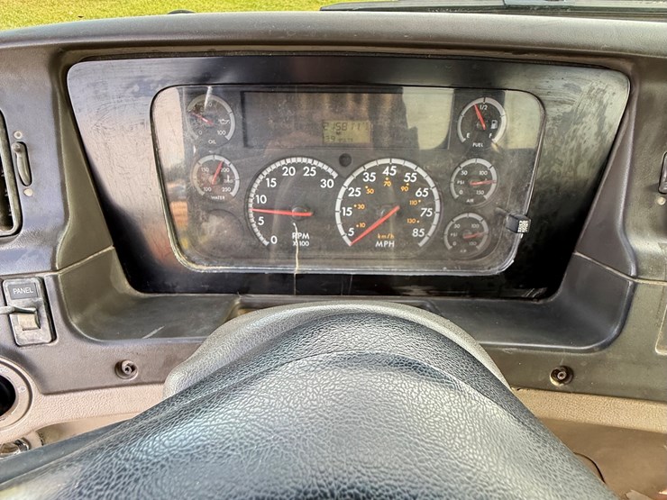 #17-•-2008-sterling-9500-tandem-axle-conventional-fuel-&-lube-truck-image-71