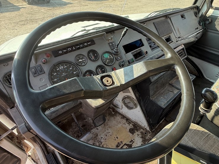 #70-•-1995-mack-midliner-single-axle-conventional-dump-truck-image-7