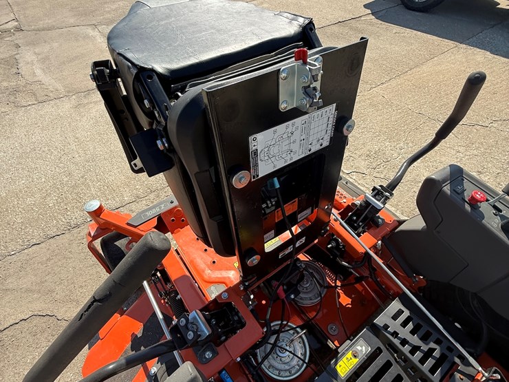 #45-•-2024-husqvarna-ztr-z560l-commercial-mid-deck-zero-turn-riding-mower-image-13