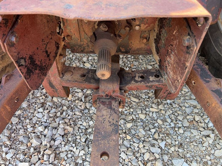 allis-chalmers-7080-tractor-image-14