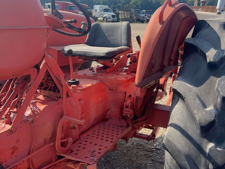 allis-chalmers-19-tractor-image-12