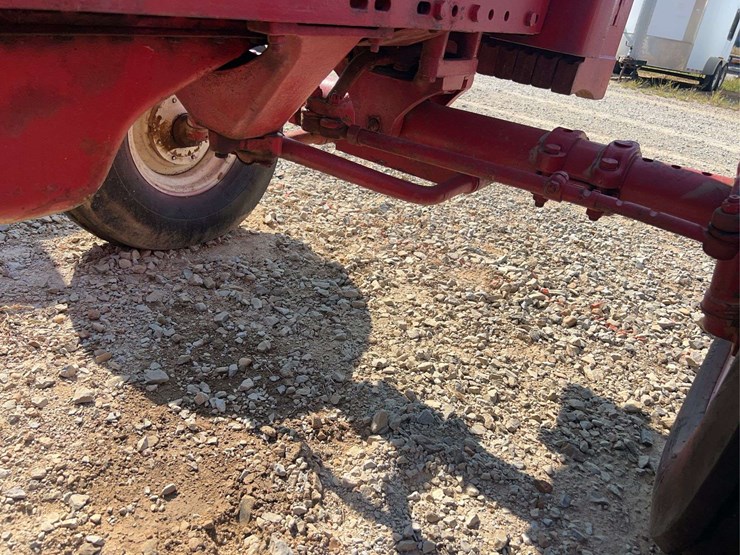 ih-farmall-1206-diesel-tractor-image-25