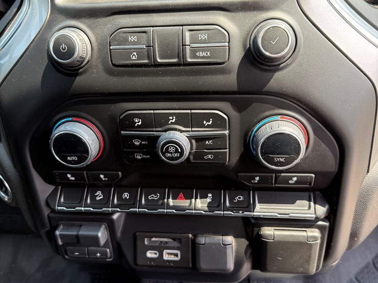 2019-chevrolet-silverado-image-18