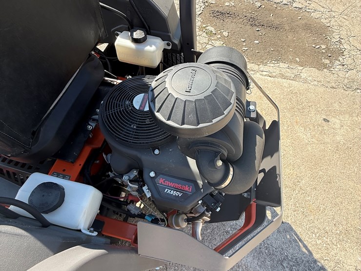 #45-•-2024-husqvarna-ztr-z560l-commercial-mid-deck-zero-turn-riding-mower-image-9
