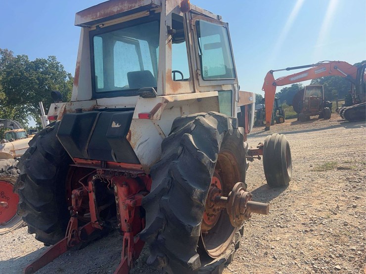 case-1570-cab-tractor-image-5