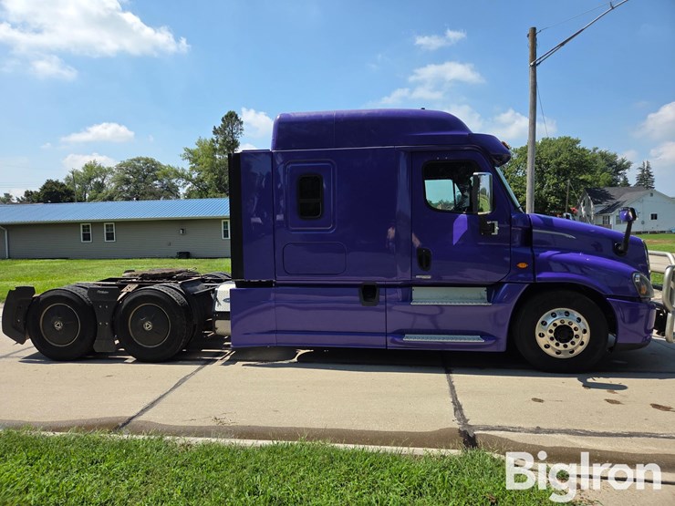 2016-freightliner-cascadia-125-evolution-image-4