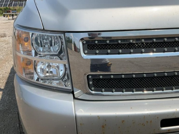 2011-chevrolet-silverado-image-10