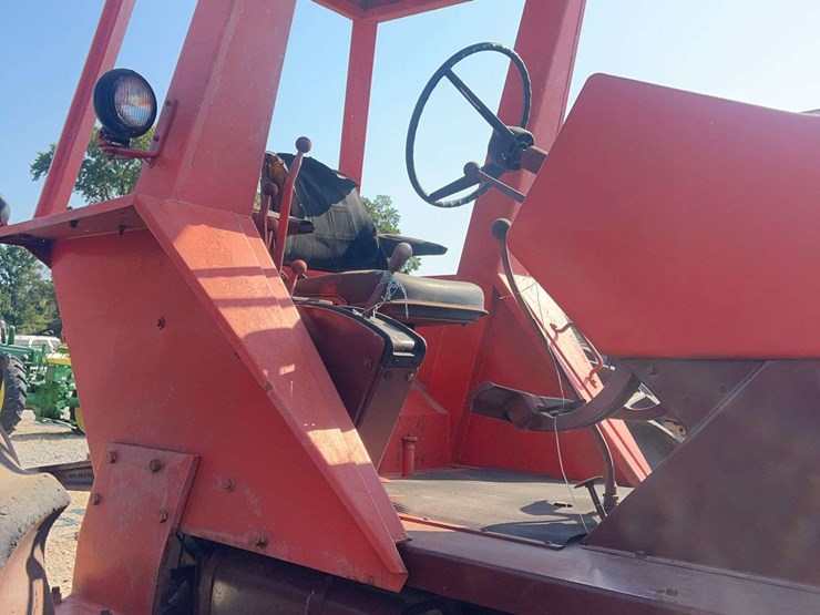 allis-chalmers-7040-tractor-image-17