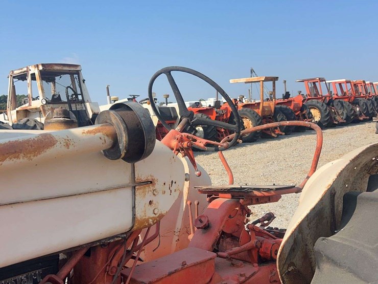 case-801-b-tractor-image-11