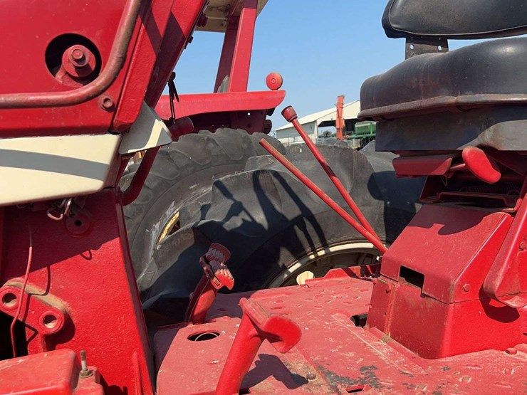 ih-farmall-1206-diesel-tractor-image-28