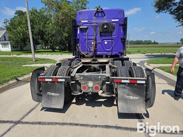 2016-freightliner-cascadia-125-evolution-image-6