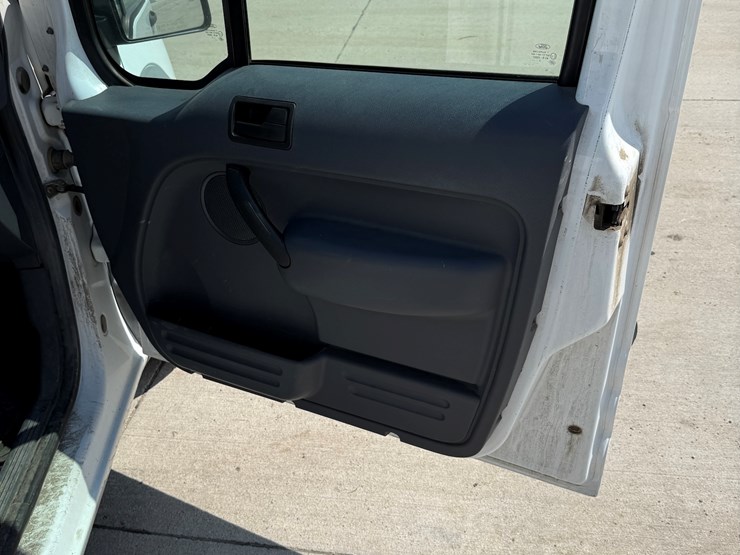 2012-utility-van-image-17