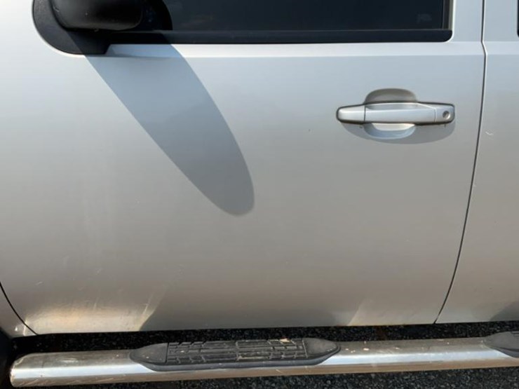 2011-chevrolet-silverado-image-19