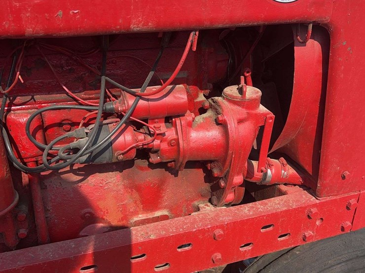 farmall-m-tricycle-tractor-image-18