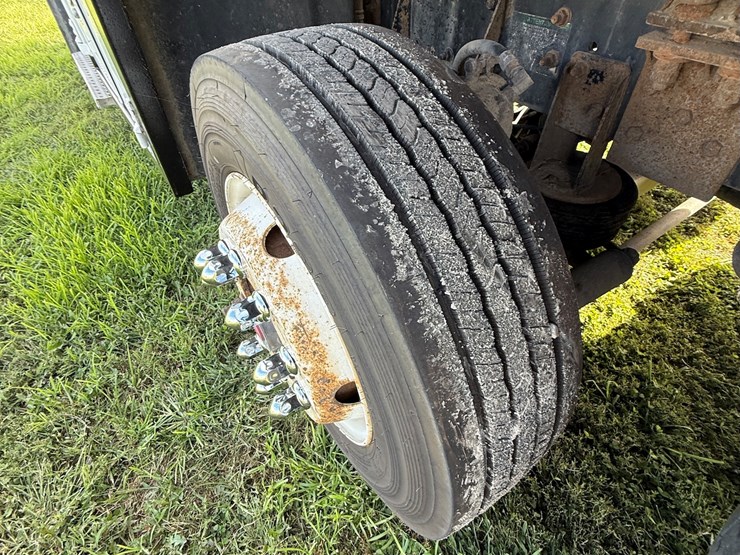 #17-•-2008-sterling-9500-tandem-axle-conventional-fuel-&-lube-truck-image-51