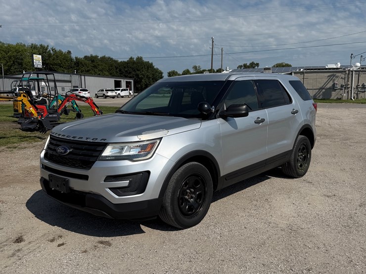 2016-ford-explorer-police-interceptor-image-2