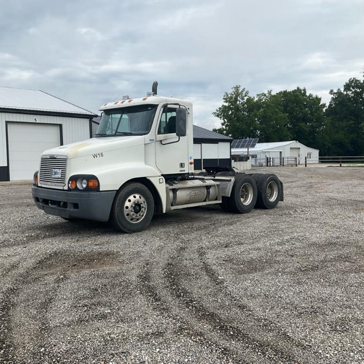 2000 FREIGHTLINER FLC120