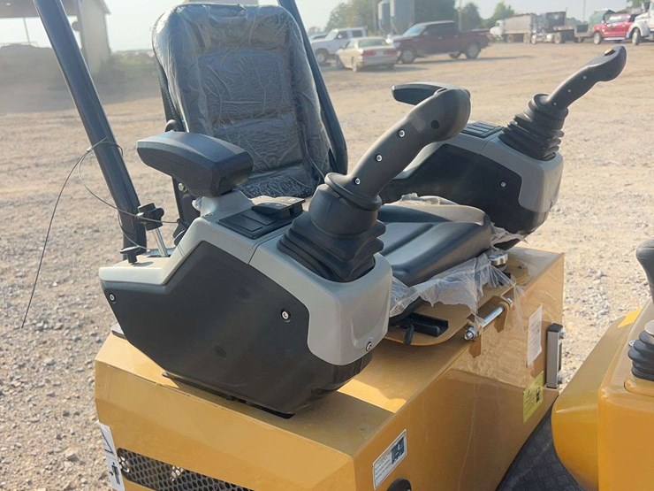 agt-mx12rx-mini-excavator-image-10