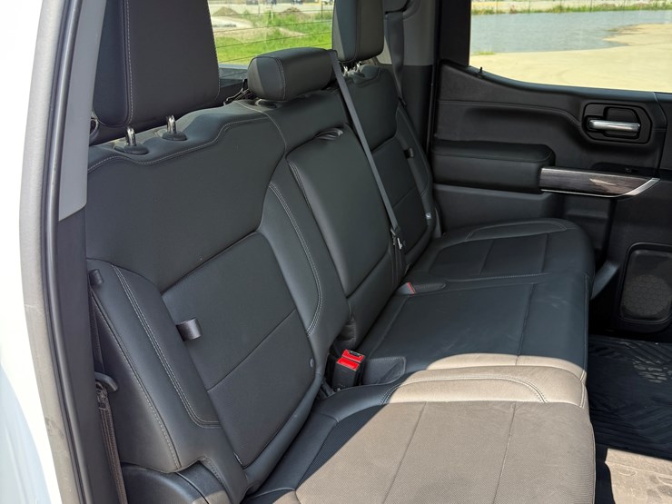 2019-chevrolet-silverado-image-35