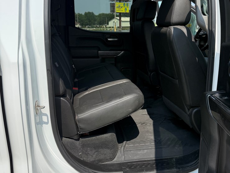 2019-chevrolet-silverado-image-17