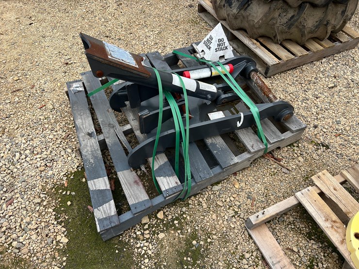 2023-new-holland-hydraulic-thumb-for-b95d-tlb-with-standard-stick-image-2
